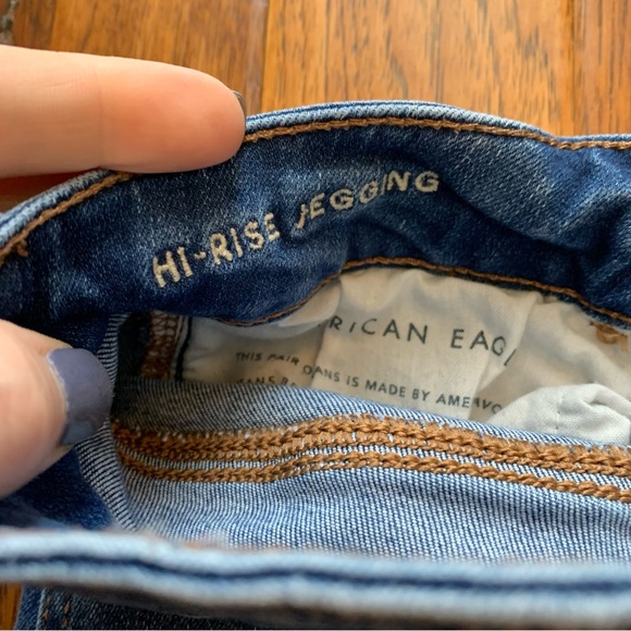 AE | medium wash distress hi-rise jeggings | Sz 2 Short - Picture 14 of 16